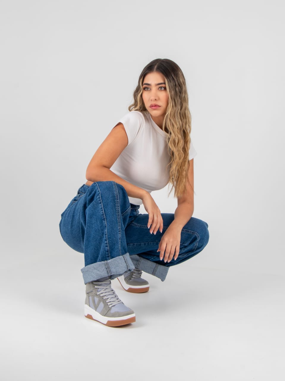 tenis_botines_sandalias_y_zapatos_para_mujer_en_colombia._chicago_gris_7