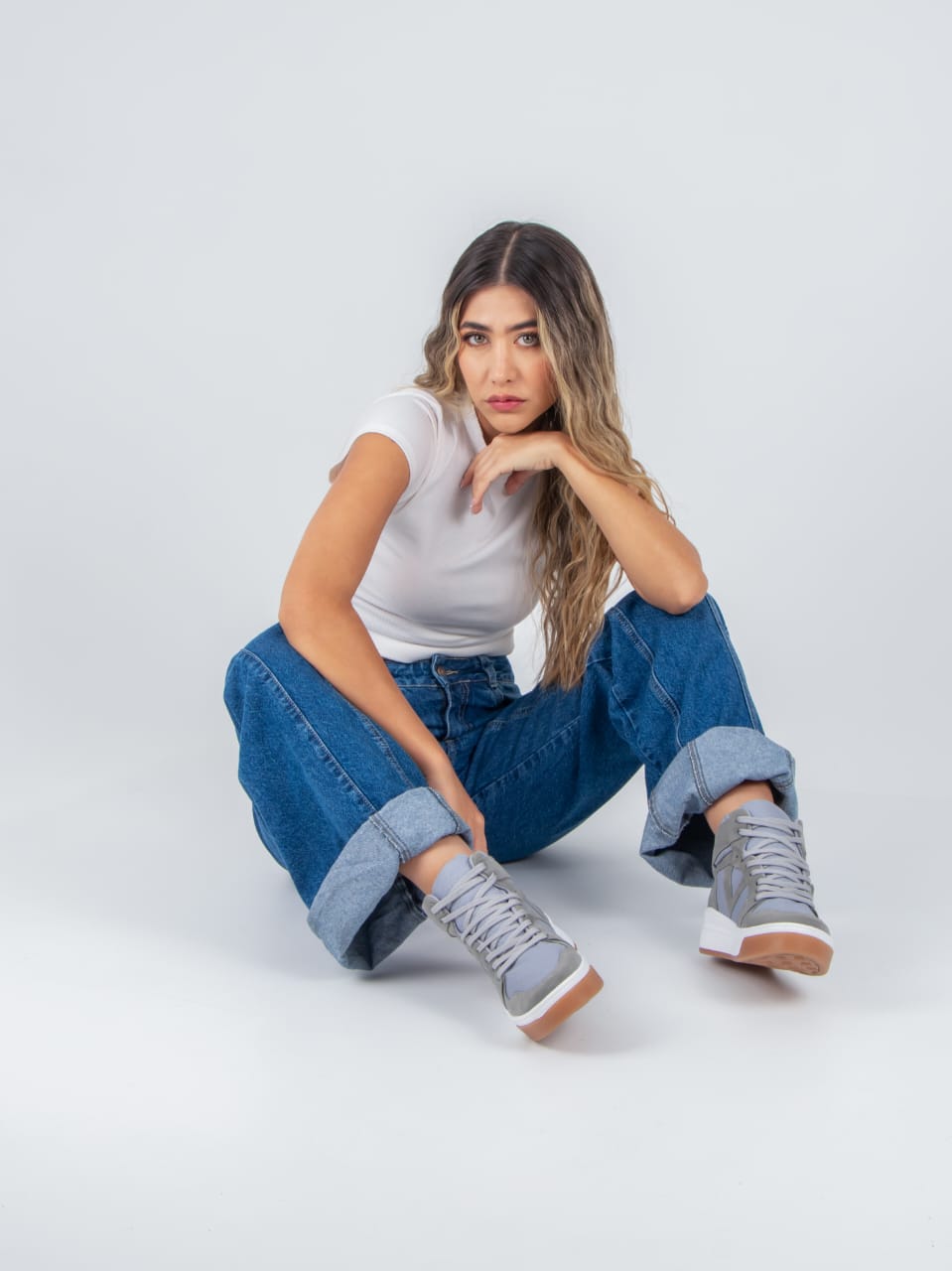 tenis_botines_sandalias_y_zapatos_para_mujer_en_colombia._chicago_gris_8