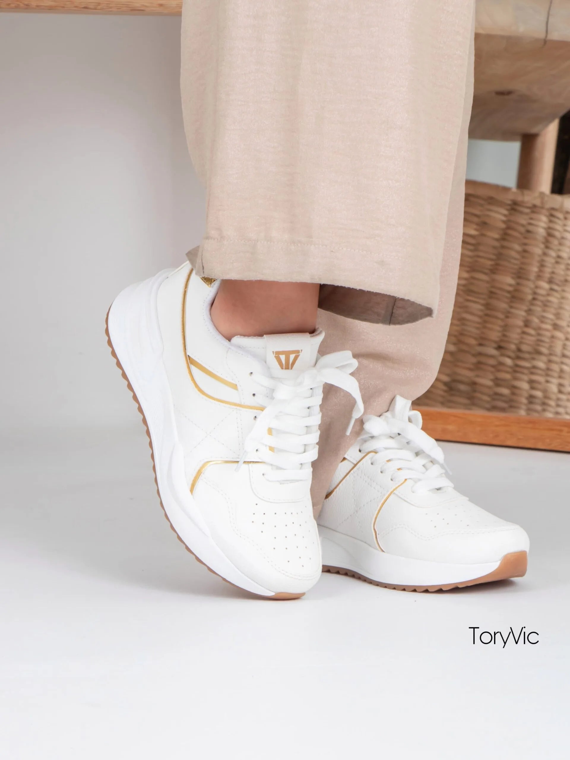 Tenis de mujer granada blanco dorado - Main Image