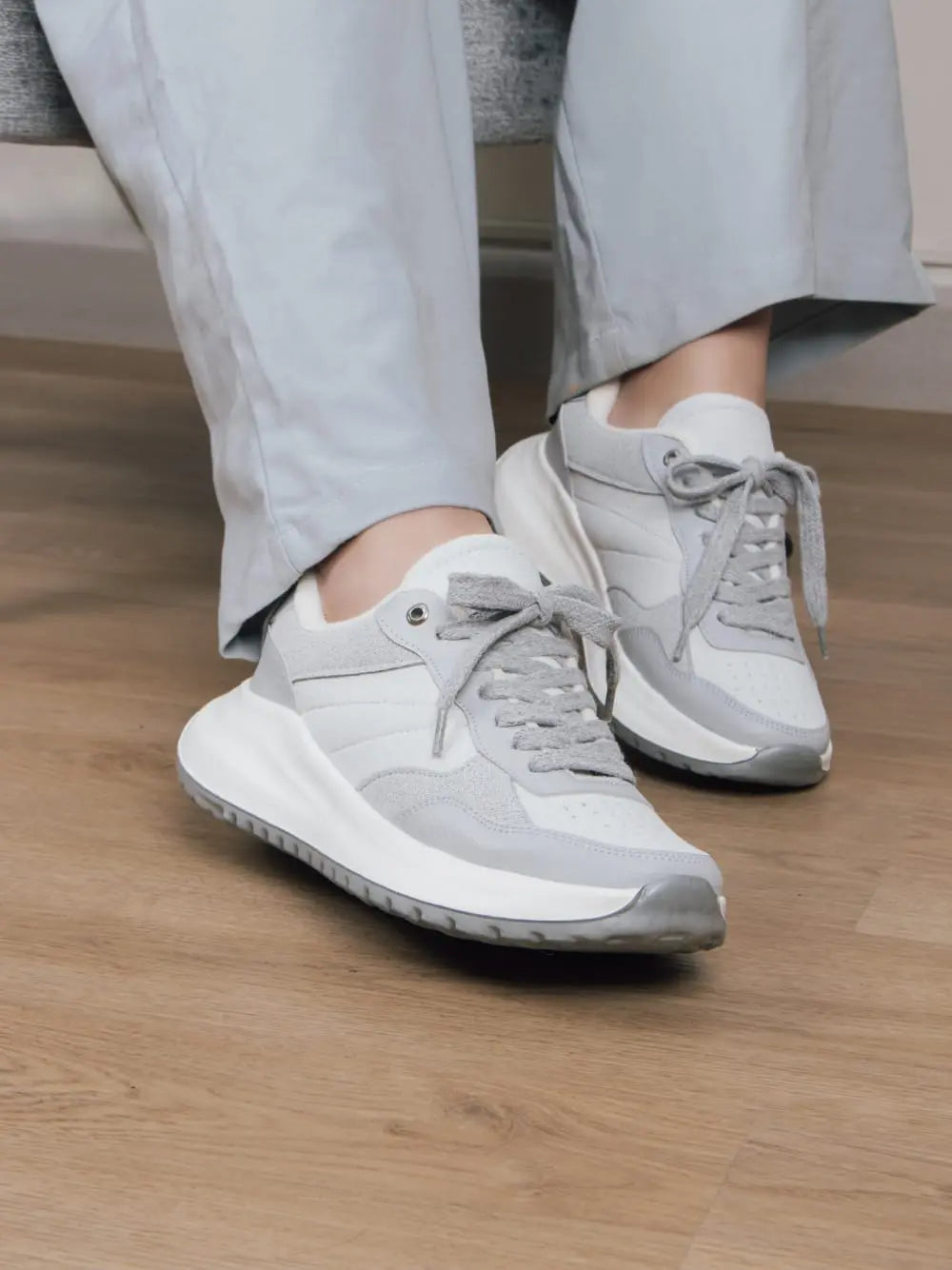 tenis para mujer vibe plata 